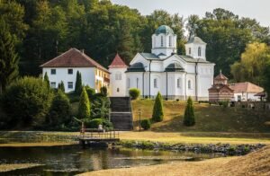 Keindahan Spiritual Manastir Kaona di Serbia